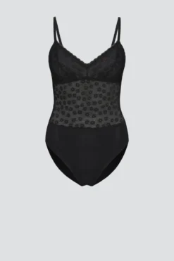 Body mit Spitze