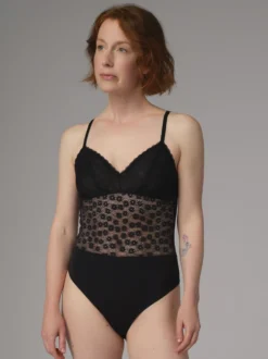 Body mit Spitze