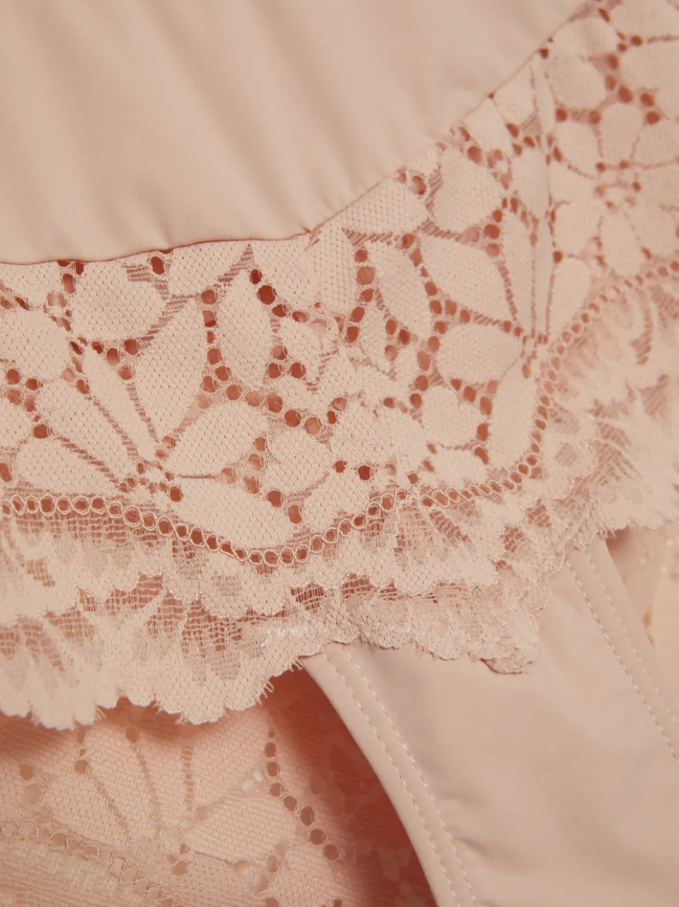 Brasil-Slip mit Spitze