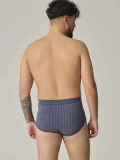 Slip mit Eingriff
